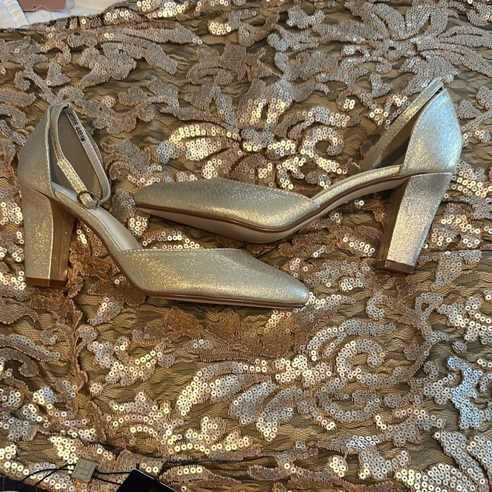 Benjamin Walk Gold Heels Elegant Shimmery Design - Picture 2 of 7